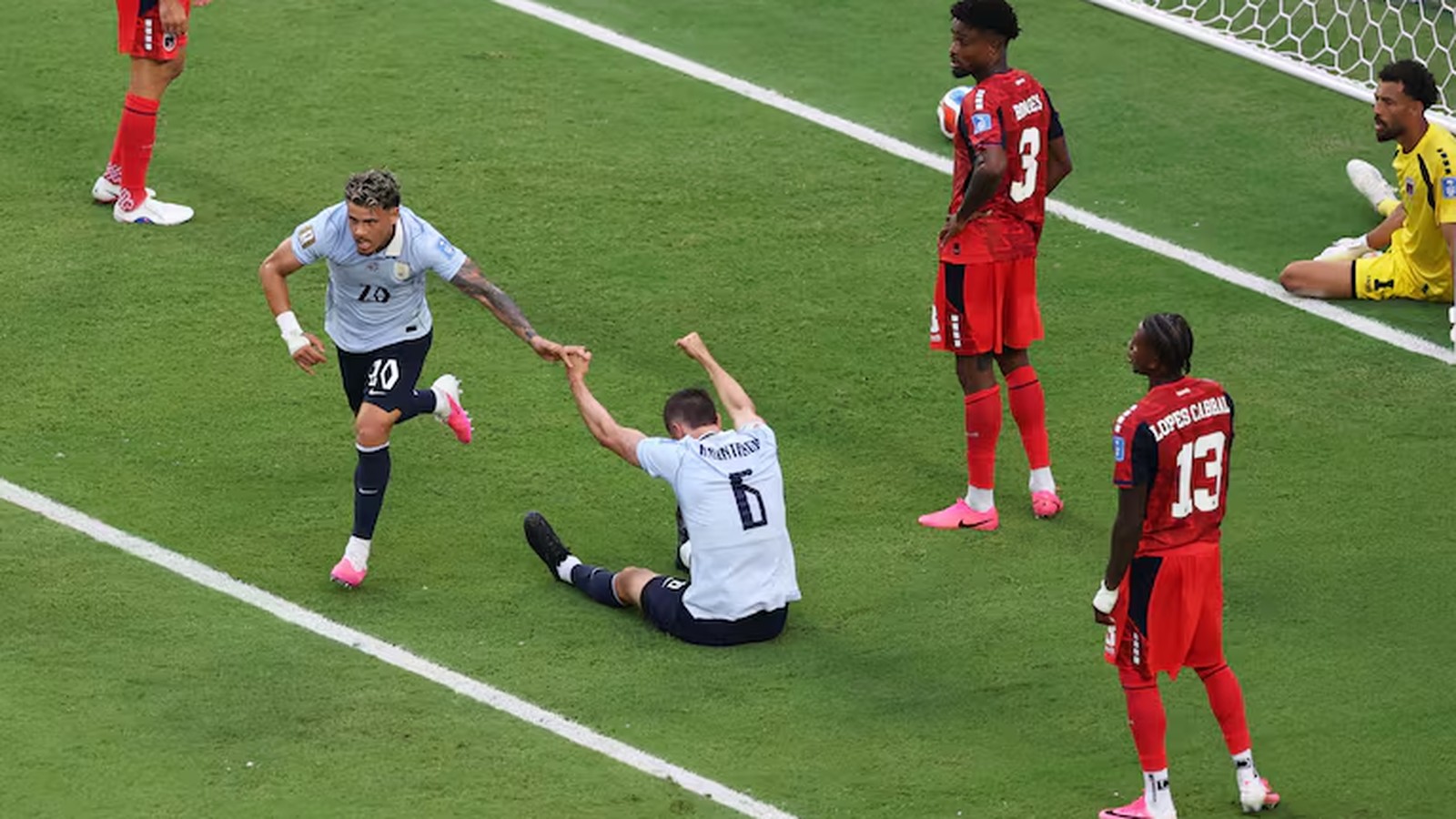Uruguay perdió dos puntos y se complica